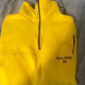 Yellow polo sort fleece